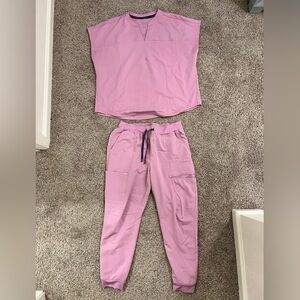 Fabletics scrubs lilac top XL bottoms L short length
